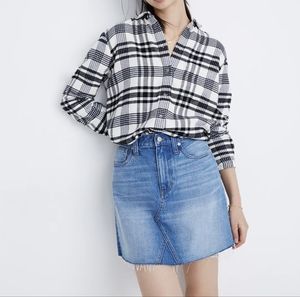 Madewell Rigid Denim A-Line Mini Skirt in Leandra Wash - Size 28